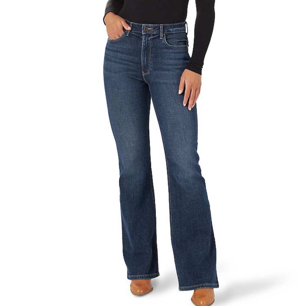 Wrangler High-Rise Fierce Flare Jeans Size 12/31 NWT